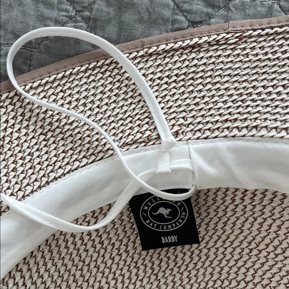 Elegant Tan Women's Hat - Picture 2 of 3